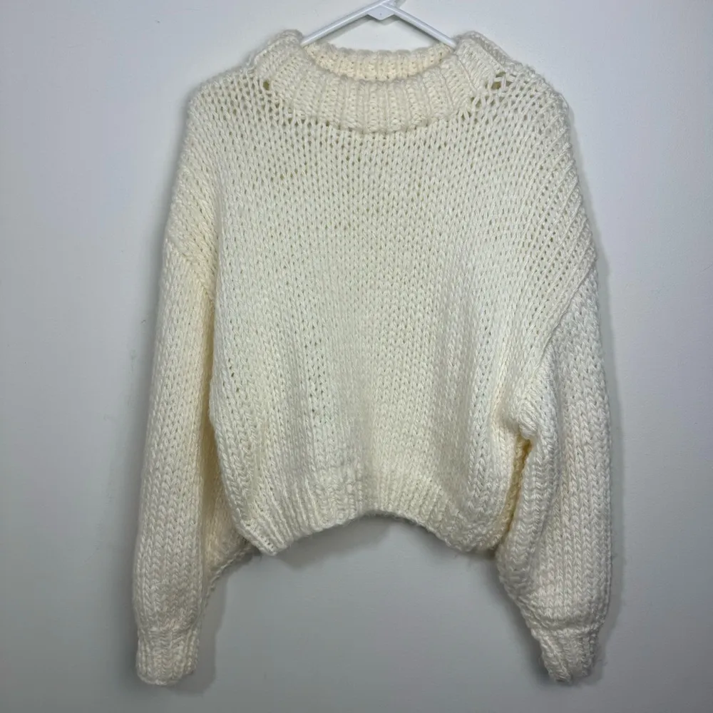 Chicwish Chunky Puff Sleeves Cropped Sweater Size Small/Medium in Off White - Image 4