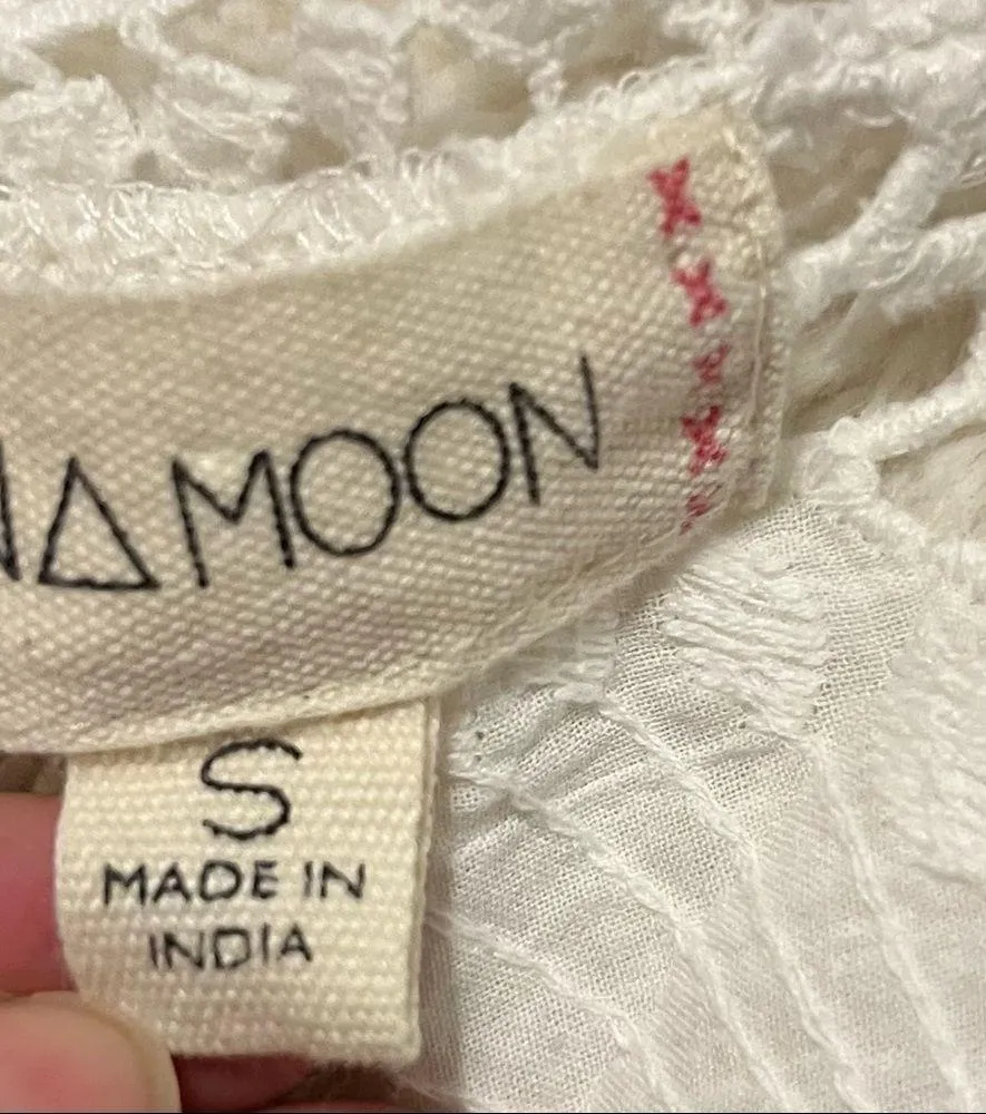 Luna moon bohemian Gypsy white
lace flower floral top size small - Image 4