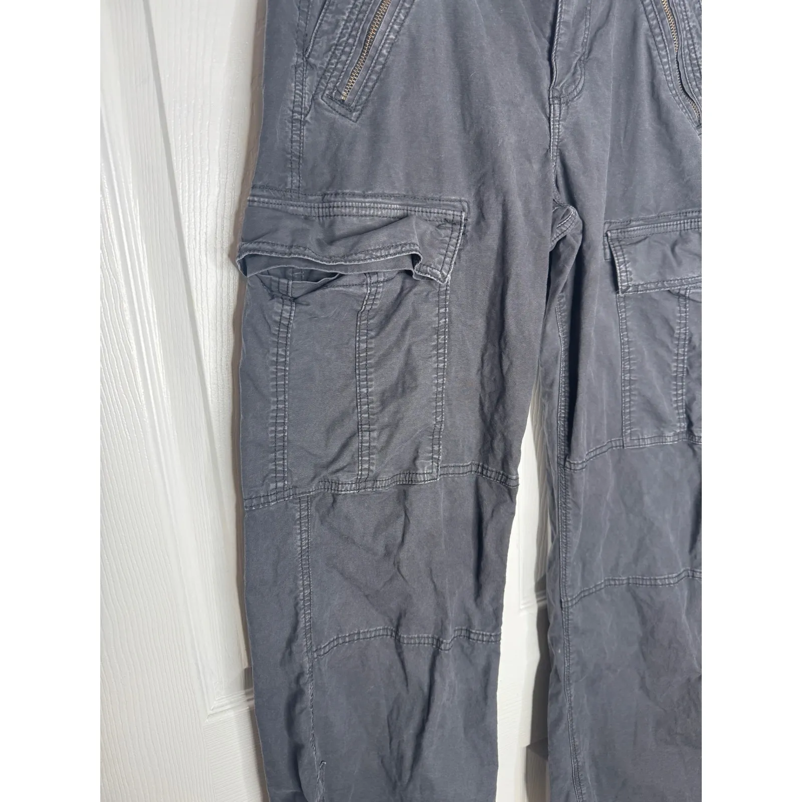 AMERICAN EAGLE Charcoal Gray Cargo Pants Size‎ 6 Regular - Image 5