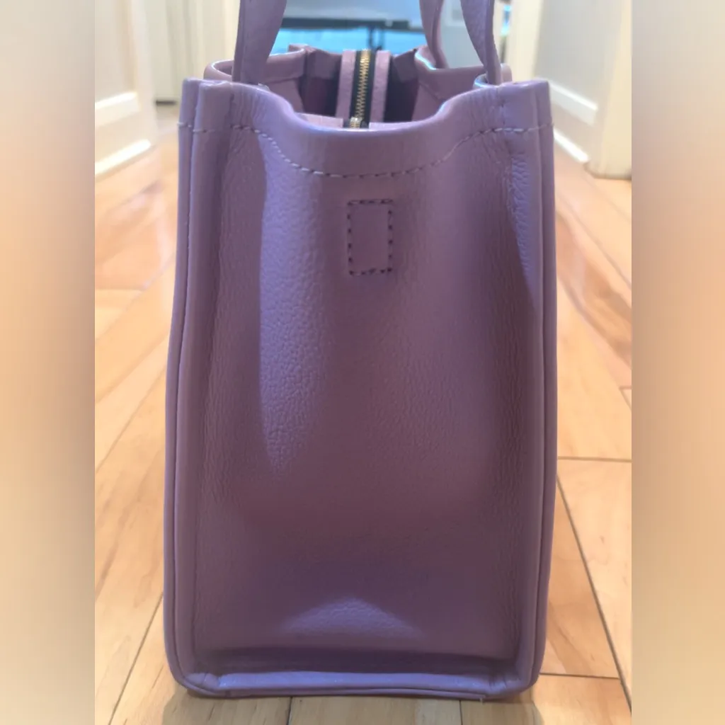 Marc Jacobs  THE LEATHER MEDIUM TOTE BAG - Image 15