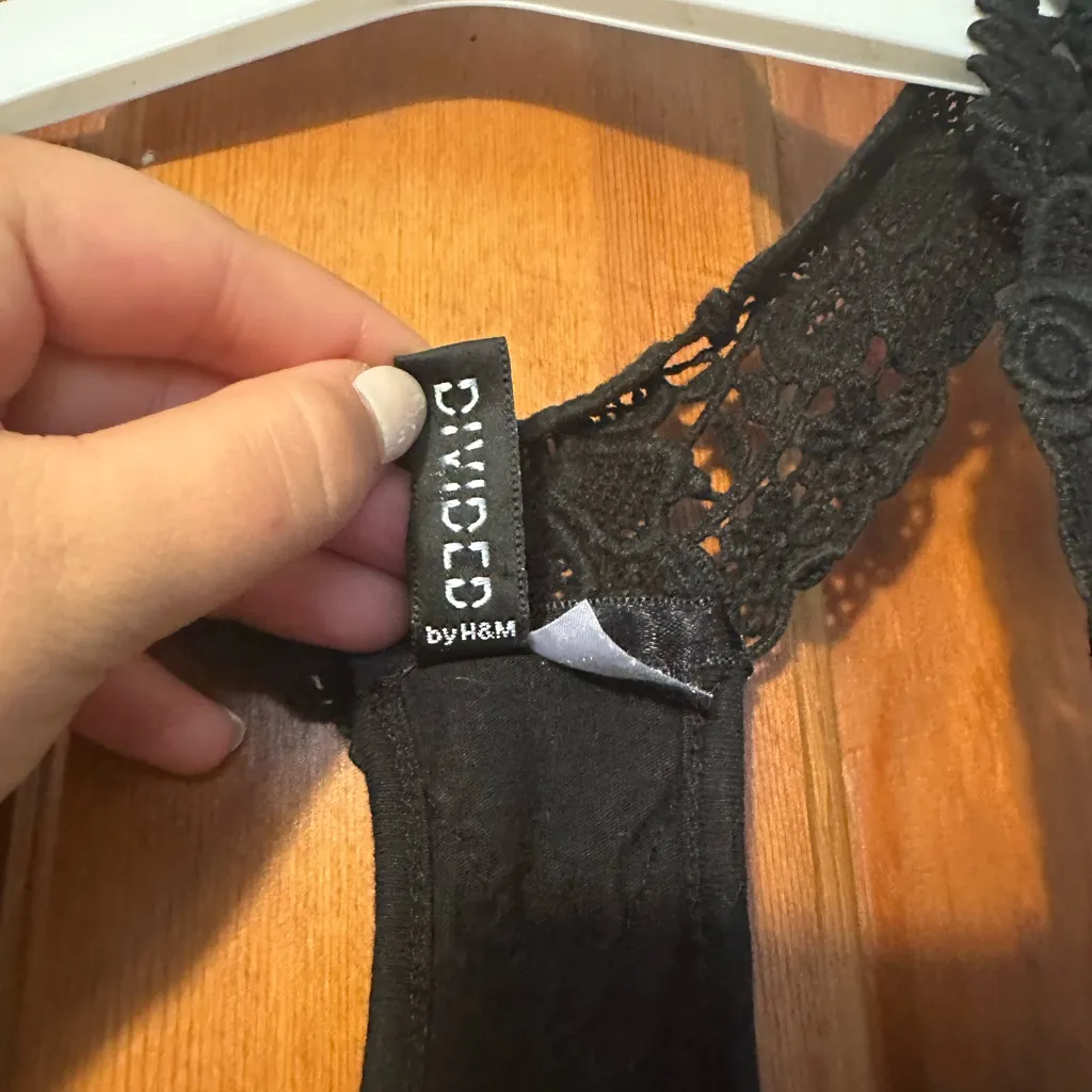 Divided Black Lace Detail Tank Top - Image 3