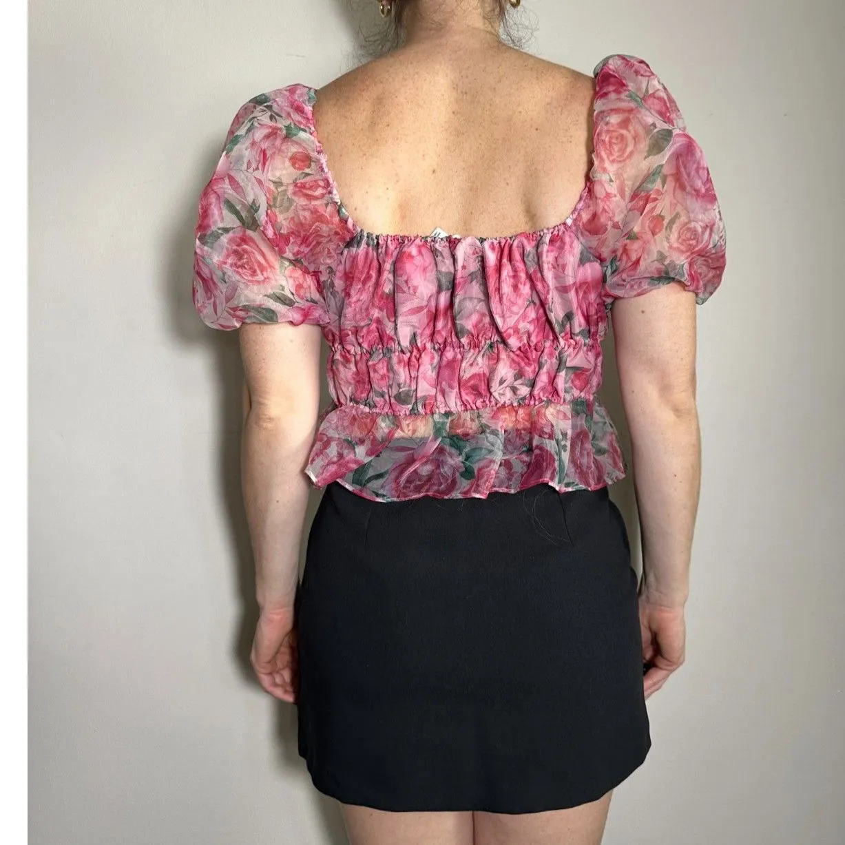 joie pink semi sheer pink floral puff sleeve peplum top size small - Image 3