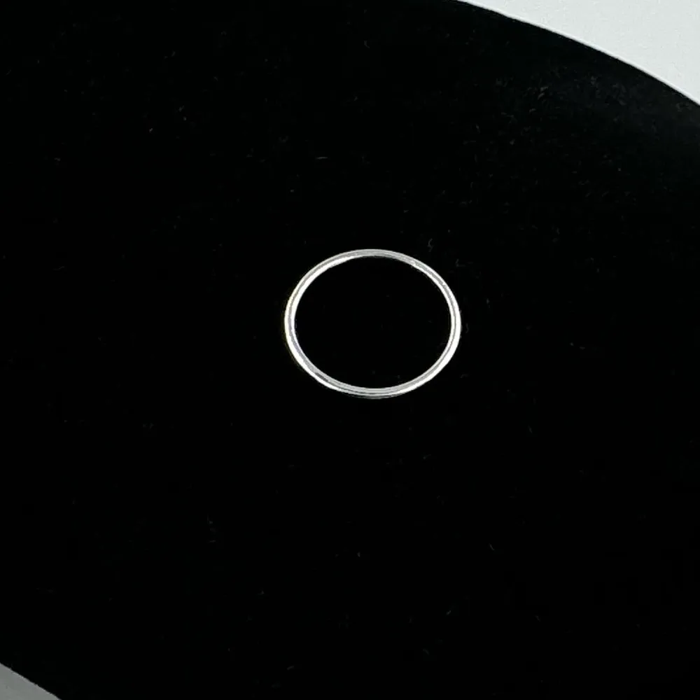 NWT Gender Neutral Simple Sterling Silver Band Size 10 - Image 5