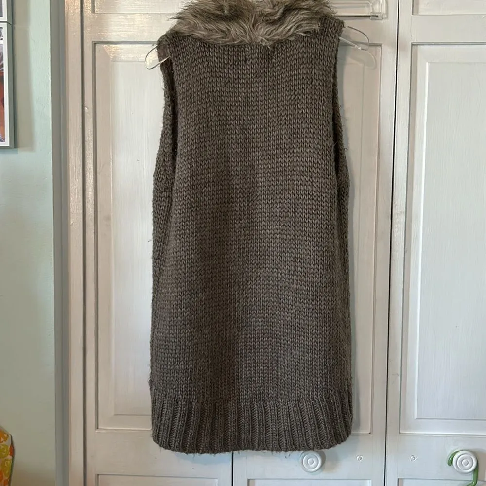 Fenn Wright Manson Sweater Vest with Faux Fur Trim - Size S - Image 5