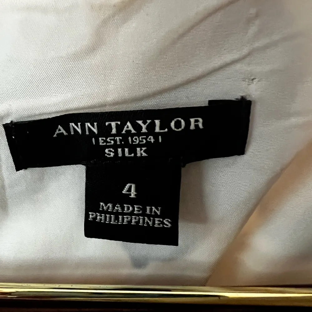 Vintage Anne Taylor Silk Satin Blue Floral Sleeveless Sheath Dress Size 4 - Image 4