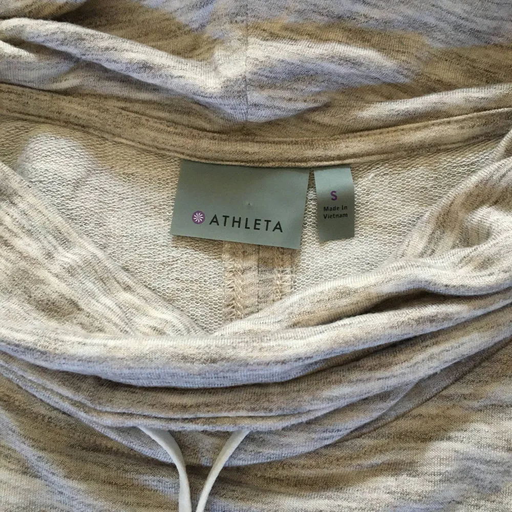 Athleta  funnel neck pullover jacket size small - Image 2