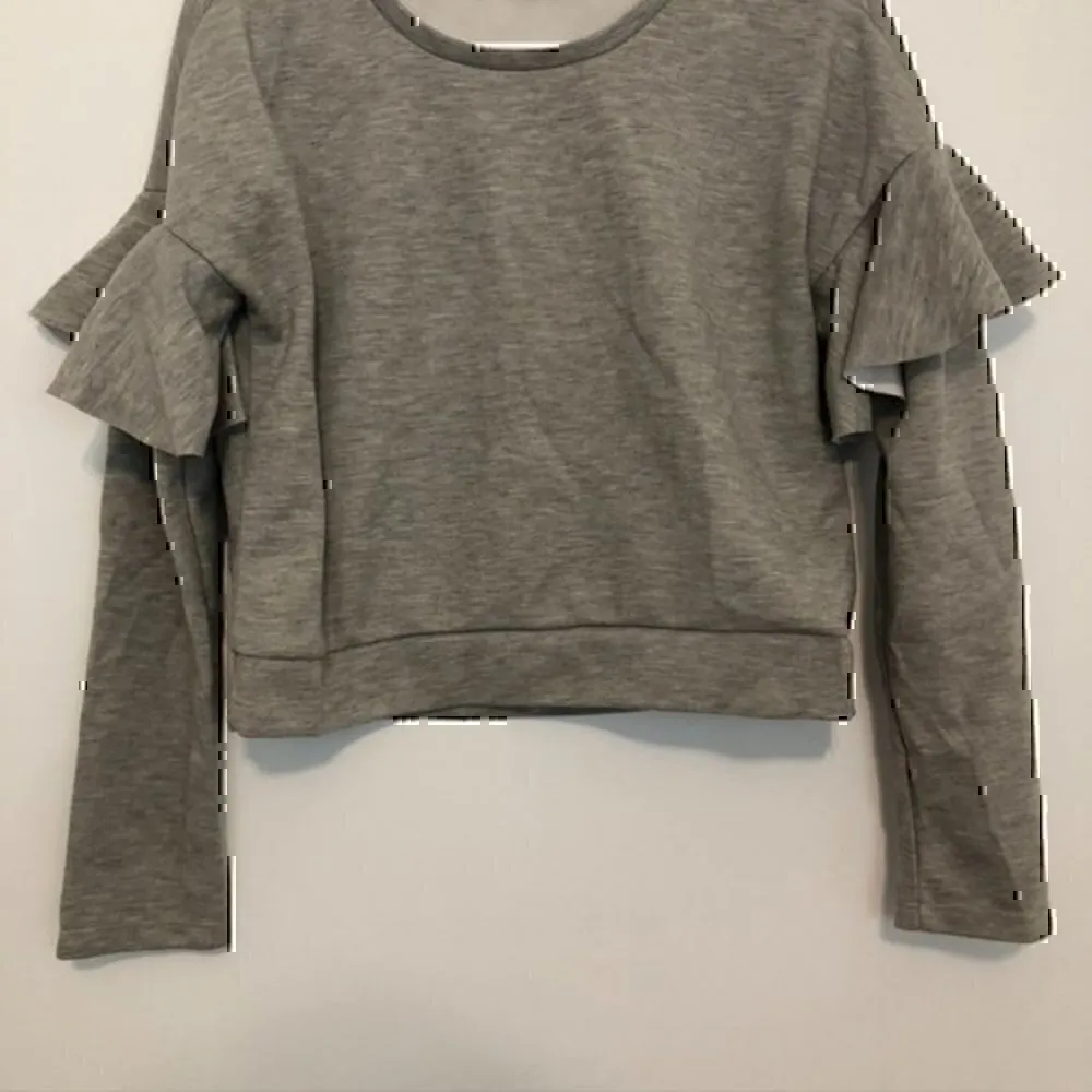 ROMEO JULIET COUTURE Heather Gray Ruffle Sleeve Crop Cropped Crewneck Sweatshirt - Image 5