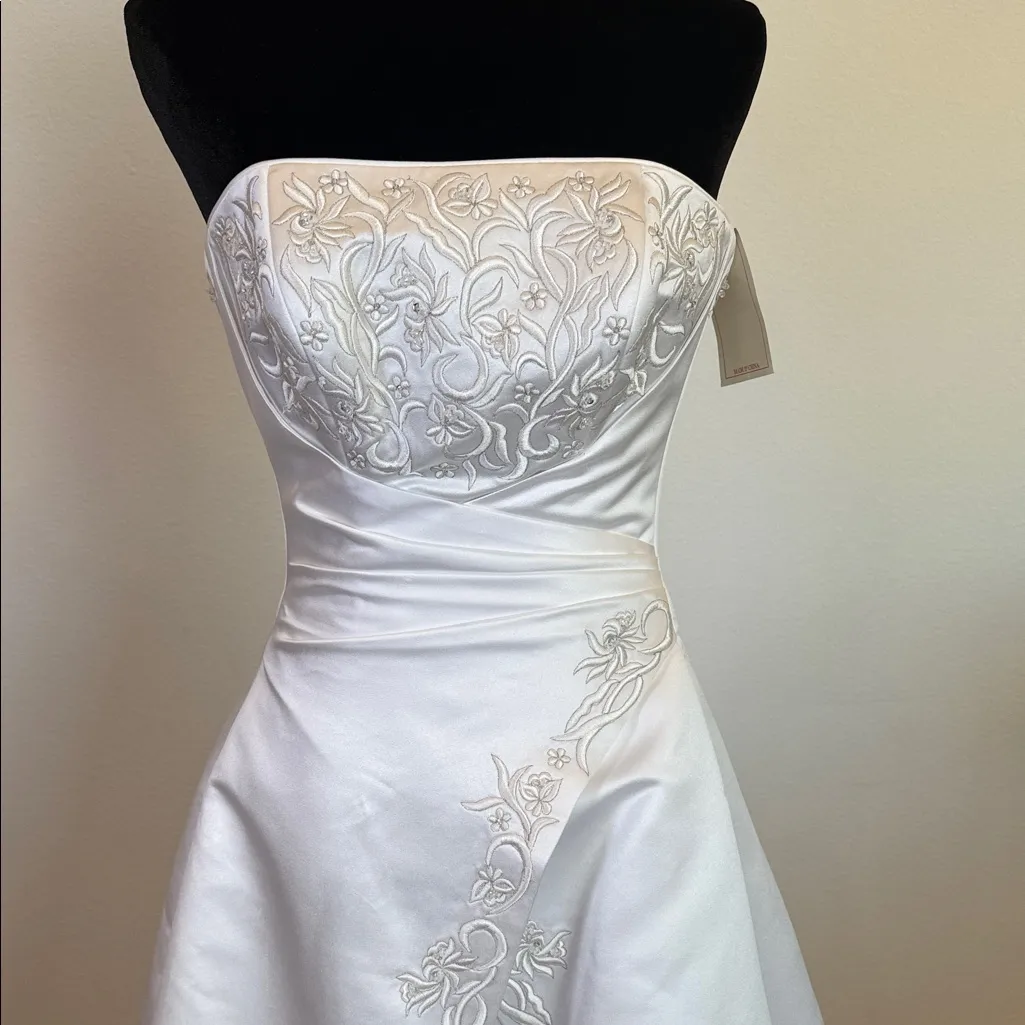 Maggie Sottero White Strapless Wedding Gown Size 2 - Image 5