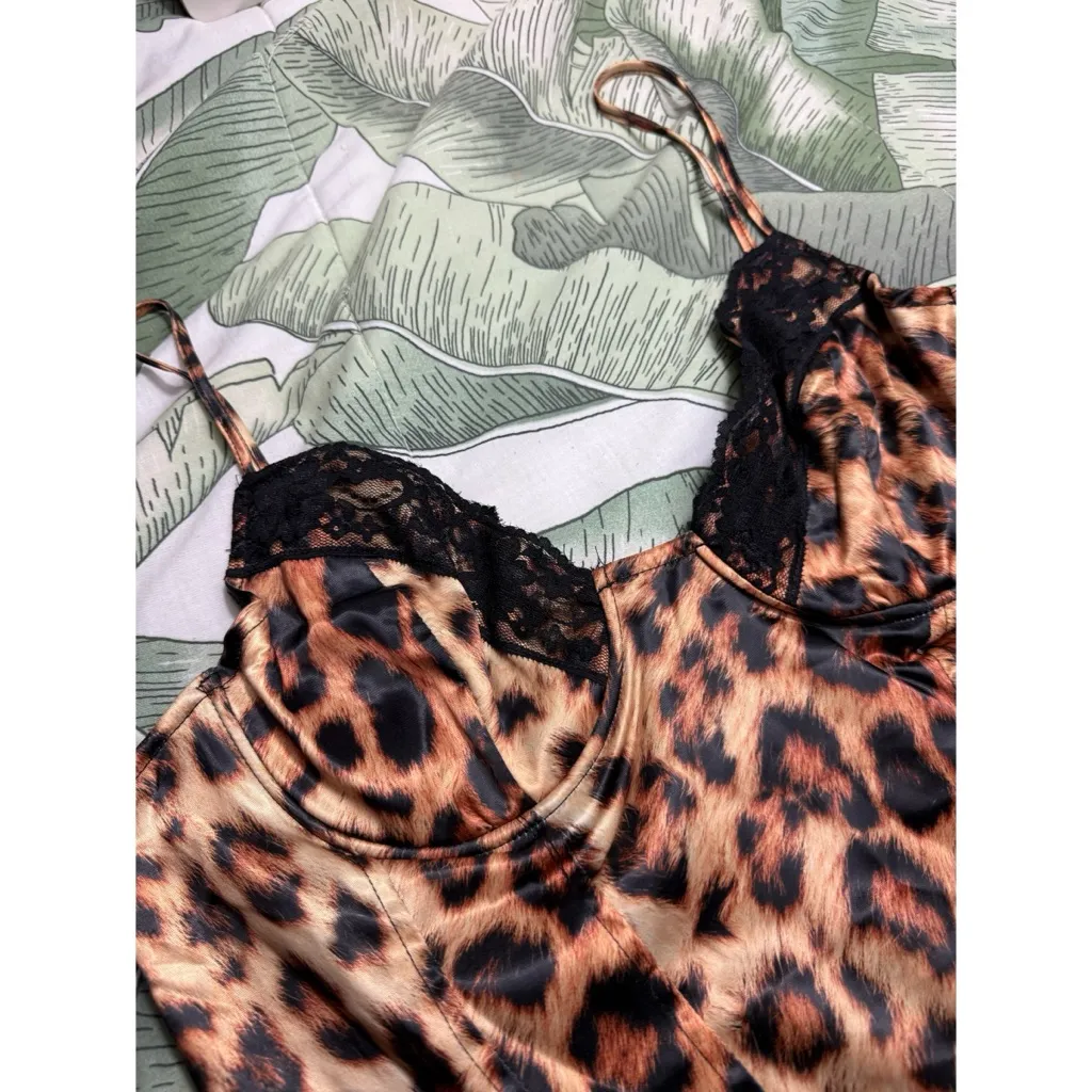AKIRA Leopard Print Satin Lace Corset Cami Top Plunge Neck Size XL - Image 4