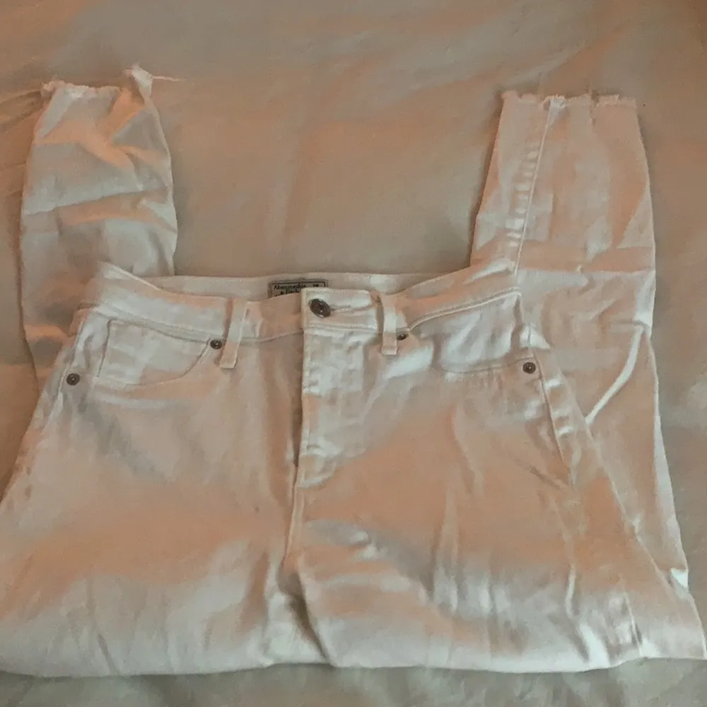 Abercrombie and Fitch white jeans - Image 2