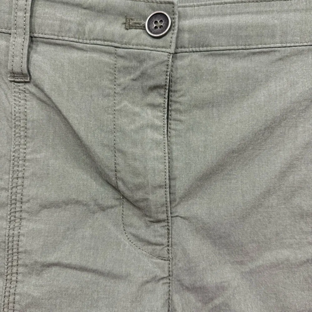 Chico’s Pale Olive Green Elastic Waist Convertible Cargo Shorts Size 00/2 - Image 6