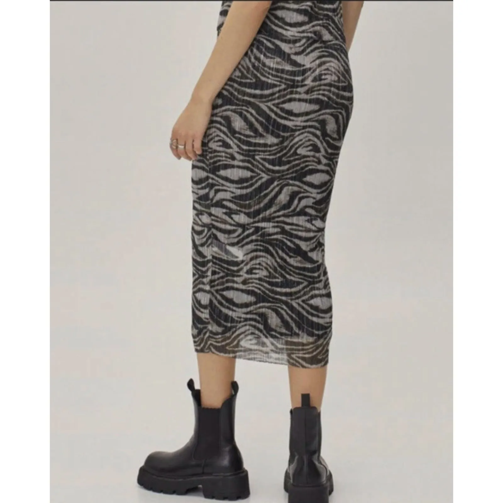 Nasty Gal Animal Print Plisse Metallic Midi Skirt Size 6 - Image 2