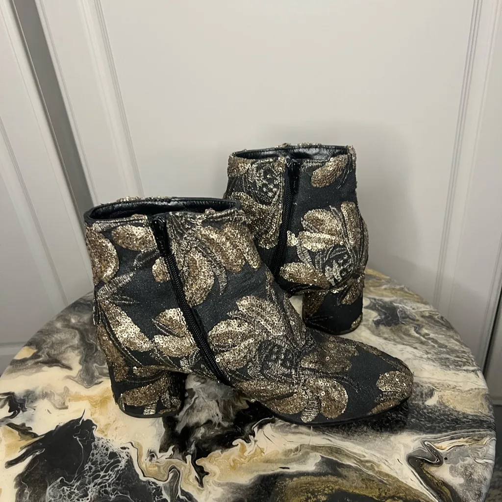 Tapestry Brocade Gold Sequin Leather Soled Boots Size 8.5 - Image 6