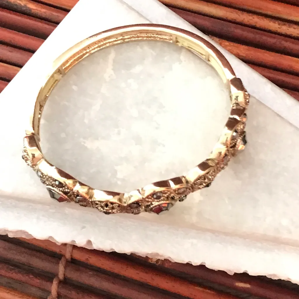 Liz Claiborne Gold Tone Bracelet Colorful Stones In box - Image 4