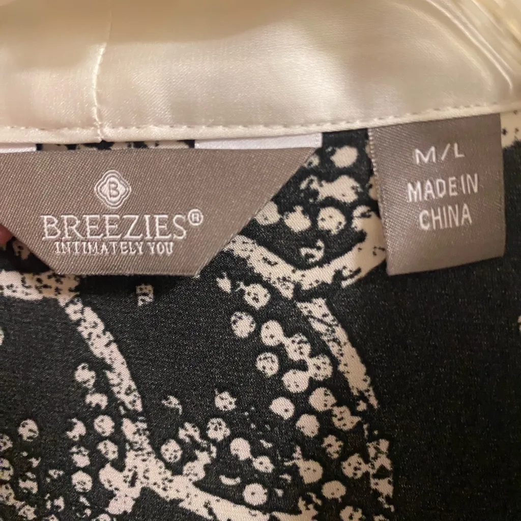 Breezies Womens Long Kimono Robe M Medium Black & White Floral Leaf Print New Size undefined - Image 4