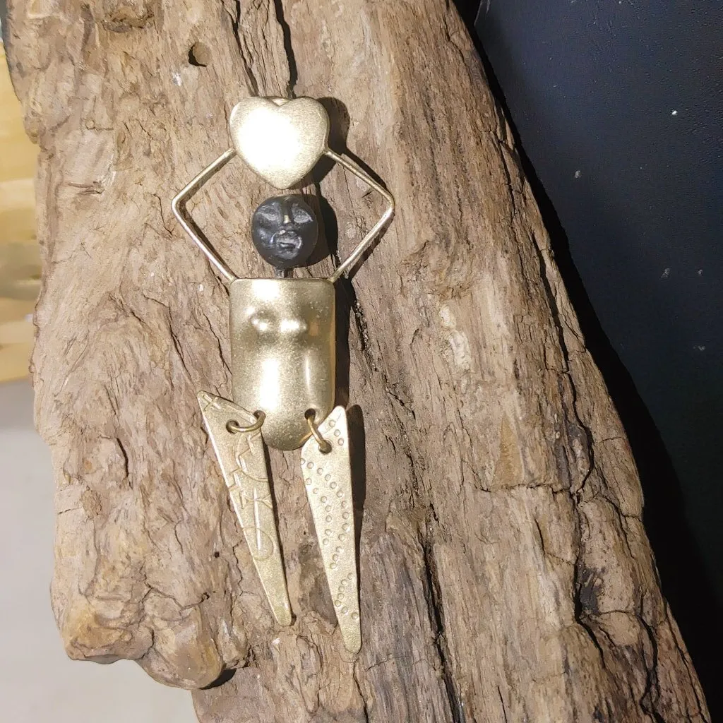 Lena Pin Brooch Woman Heart Tribal Design Vintage Handmade Brass Figurine Signed Gold - Image 4