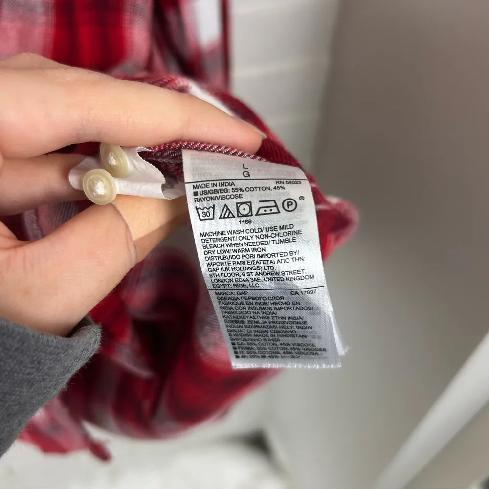 Gap Red White Plaid Button Down Shirt Size L - Image 5