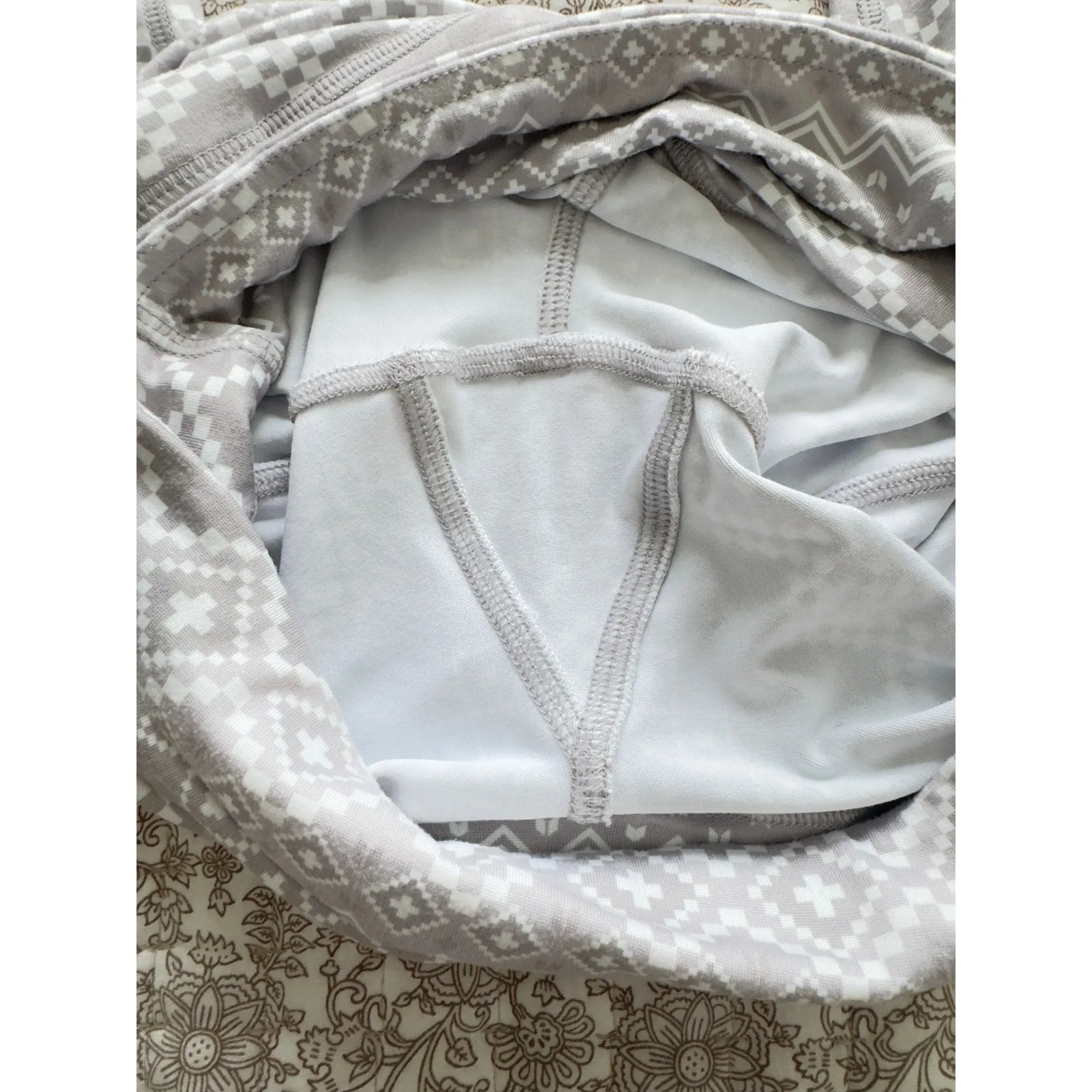 Alp N Rock Gray and White Patterned Super Soft Leggings Size Small - Image 6