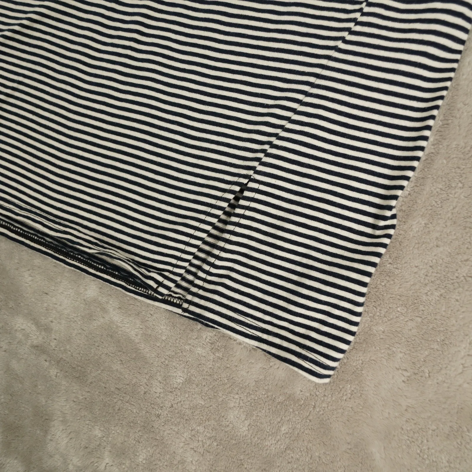 Free People Beach Navy Blue Striped Shirt Women's Small Half Sleeve Slit - Image 3