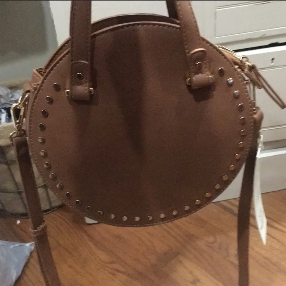 Madison West NWT  tan circle boho crossbody bag - Image 2