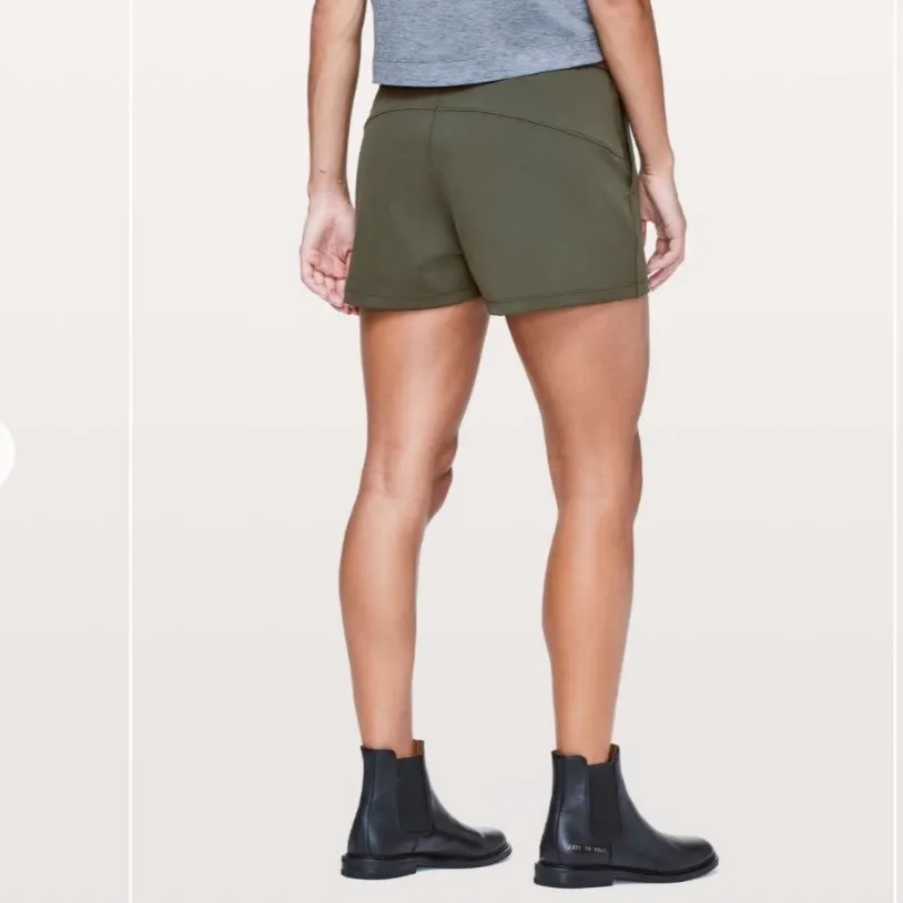 LULULEMON On The Fly Short In Green Size 4 - Image 2