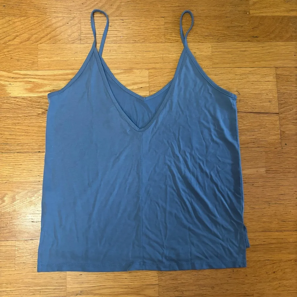 Saltwater Luxe Soft Modal V Neck Preppy Coastal Quiet Luxury Tank Top M - Image 2