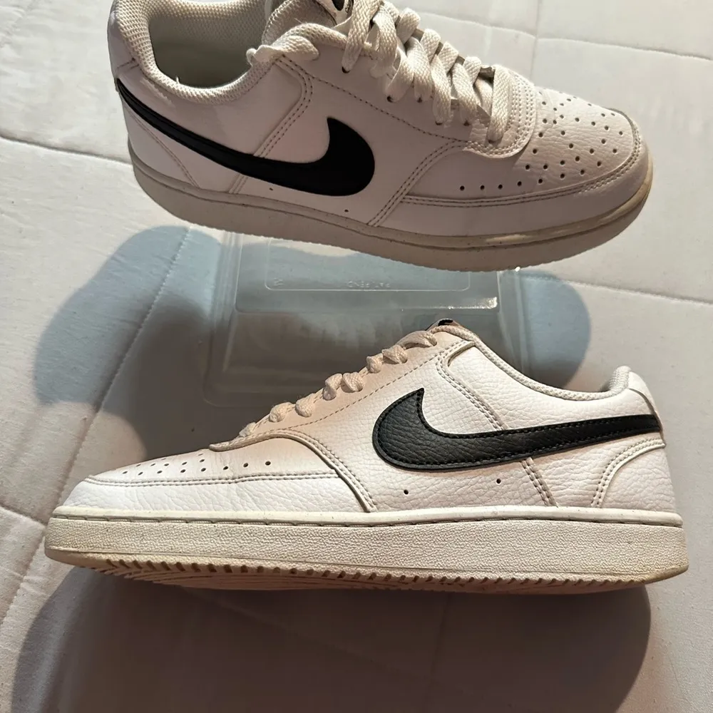 Nike Cream and Black Low-Top Sneakers - Image 3