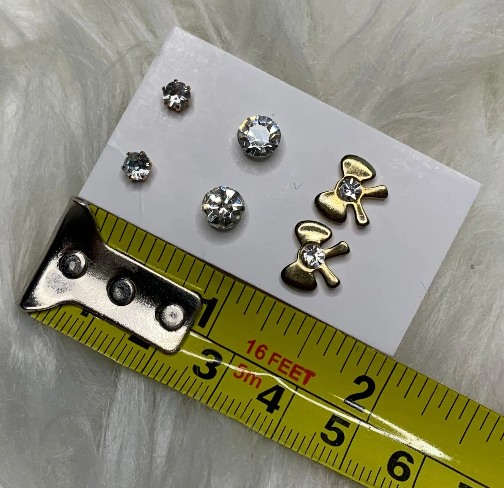 NWOT Gold Stud Faux Diamond/ Bow Earring - Image 7