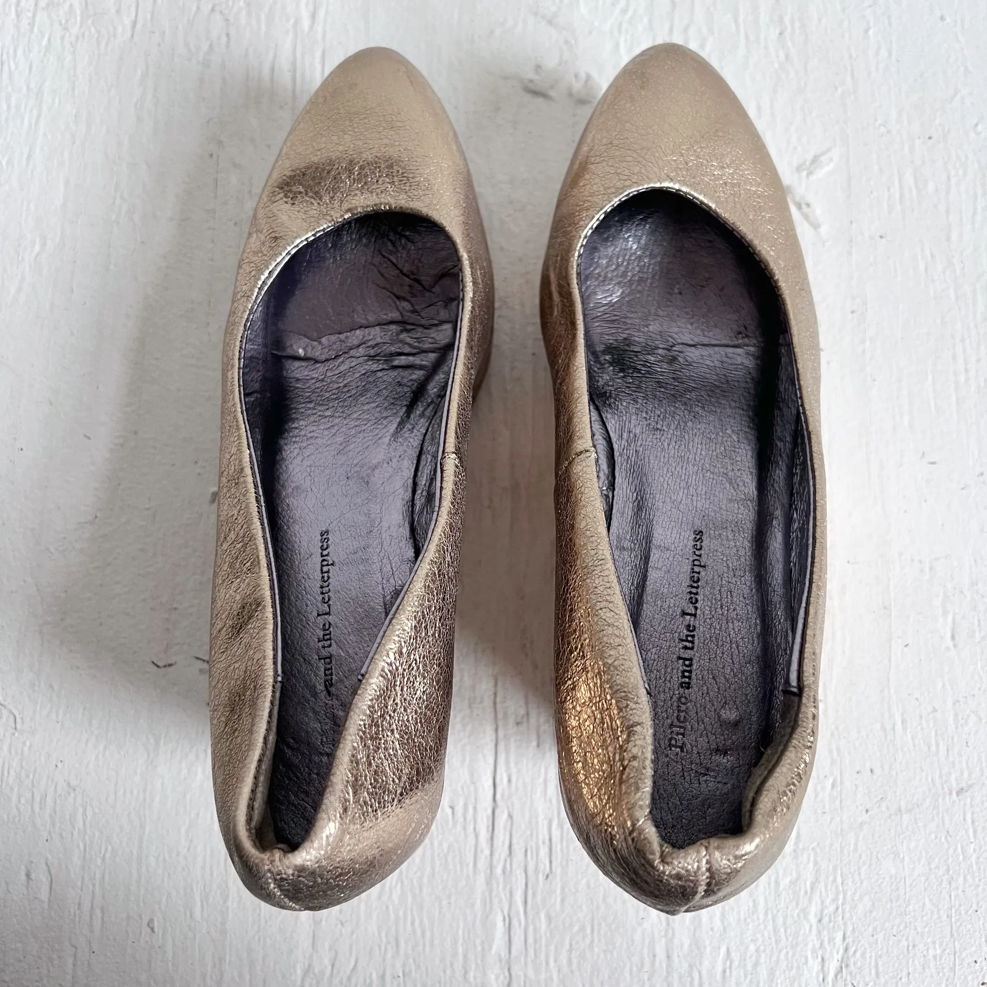 Anthropologie heels size 6 wedge platform Pilcro and the Letterpress gold metallic - Image 4