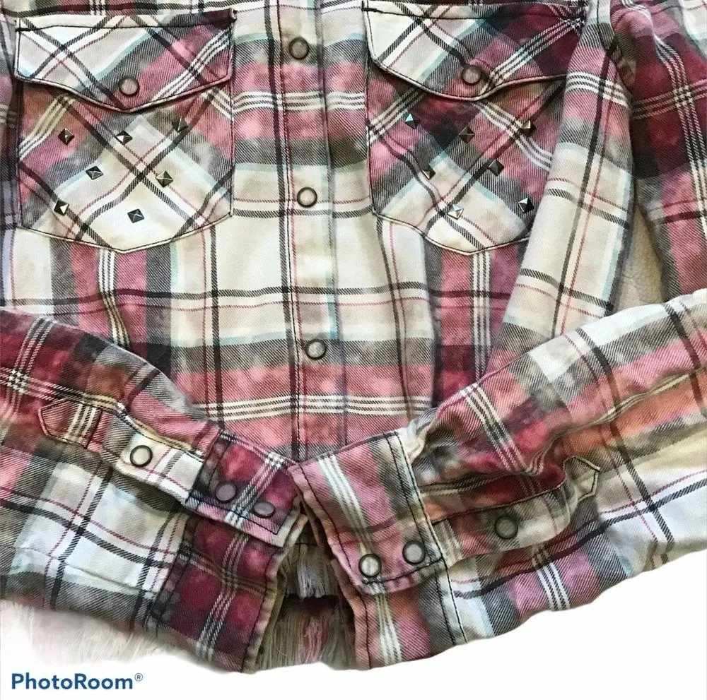 Love, Fire cropped a western Shirt - Image 9