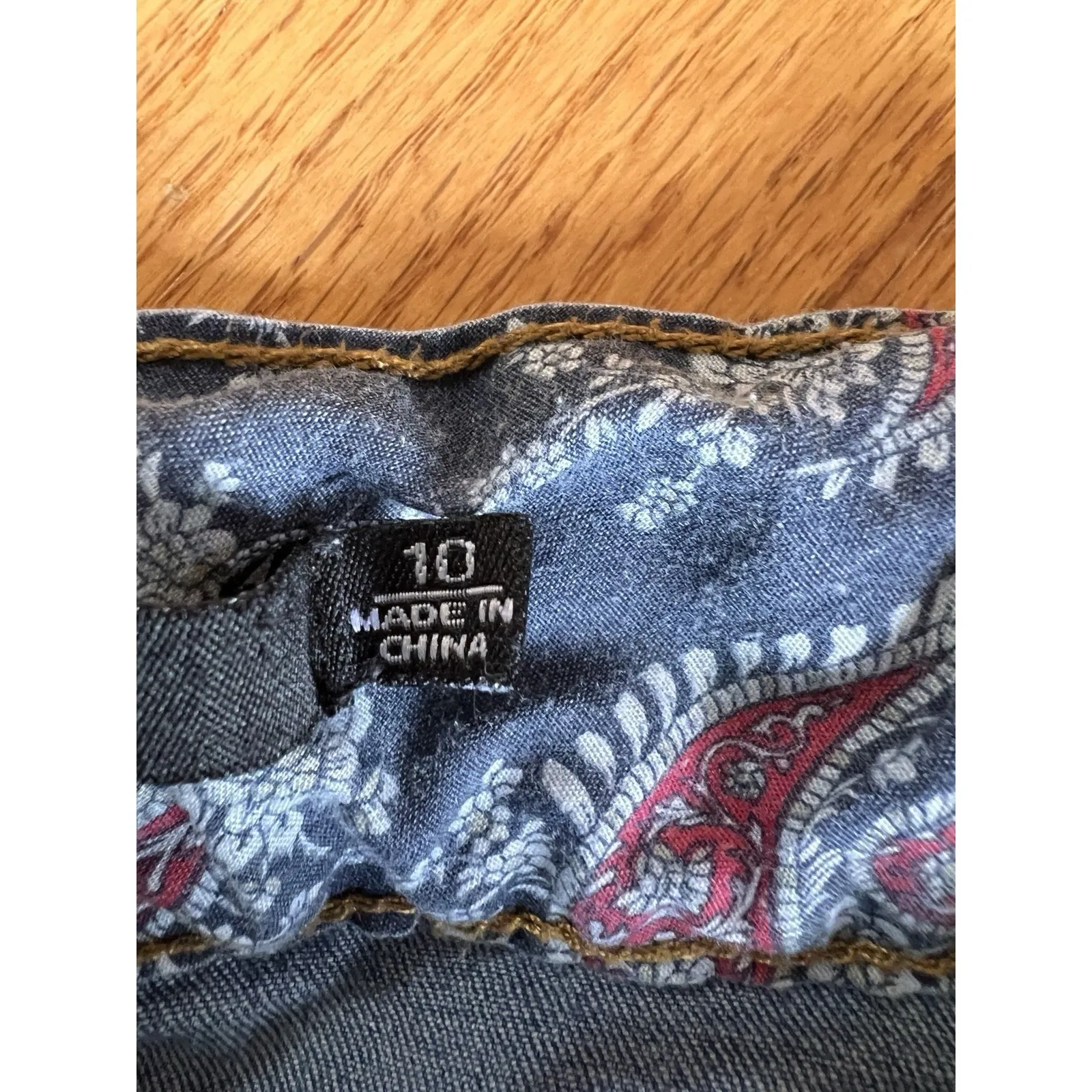 One 5 One Denim Jean Shorts Sz 10 Cargo Pockets‎ Mid Rise Flap Back Pockets - Image 4