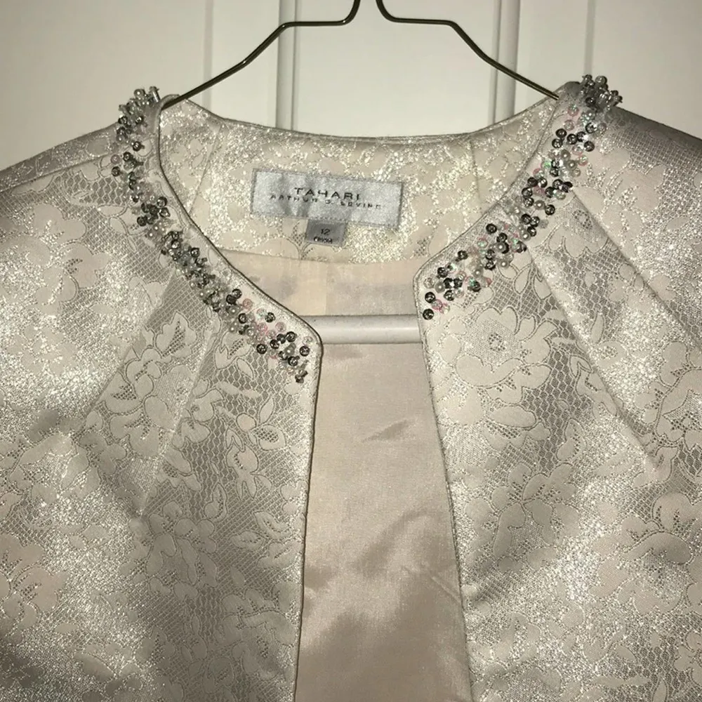 Tahari champagne gold embellished jacket 12 NWT - Image 4