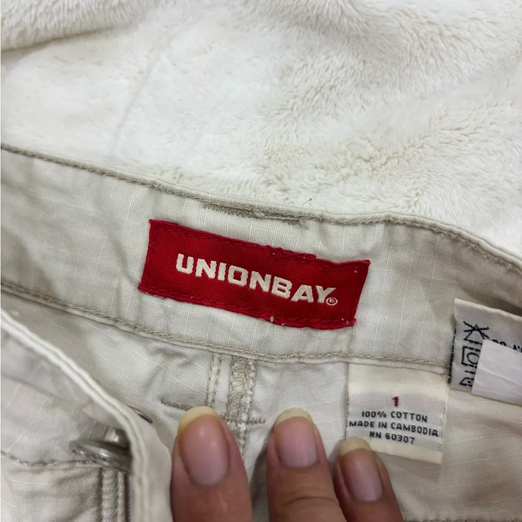 UNIONBAY Women's Light Gray Cargo Shorts - Image 2