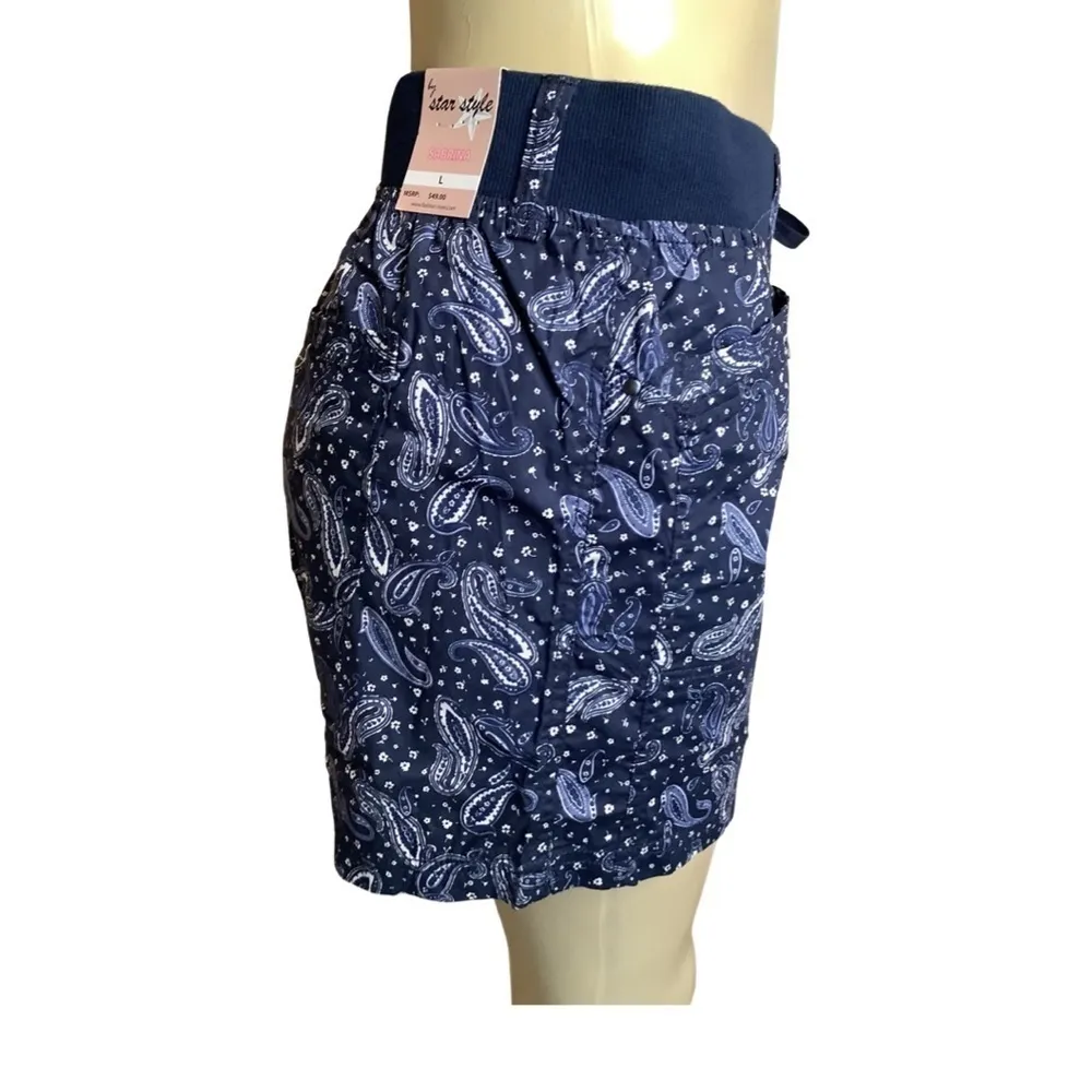 Sabrina by Star Style Size Large Paisley Print Shorts. New With Tags Blue - Image 2
