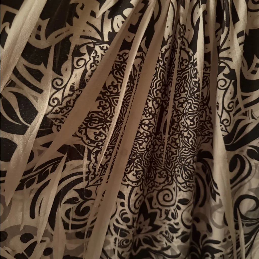 Lavish  Black and Cream Patterned Tunic - Image 4