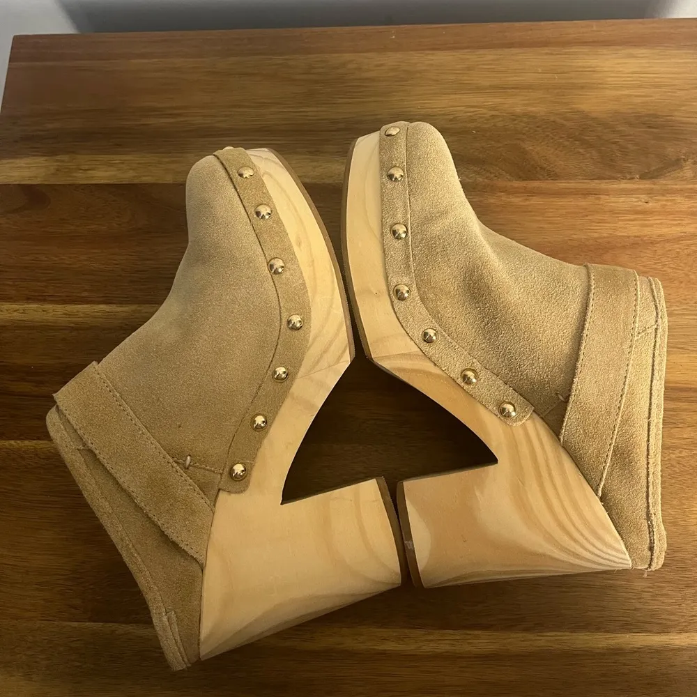 Steve Madden Hilde Tan Suede Leather Studded Clogs size 10 - Image 7