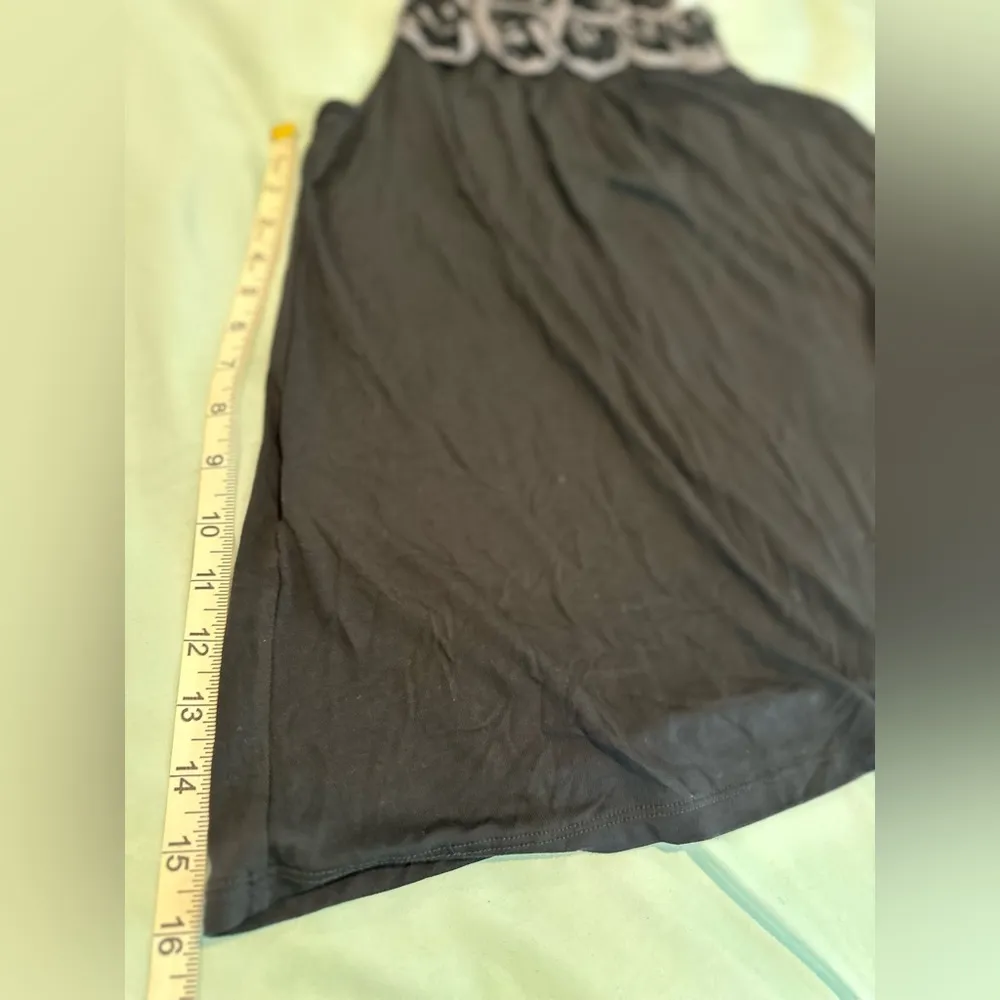 NWT Women’s Sz: L Express 3D Black Floral Appliqué Racerback Stretch Tank Top. M - Image 5