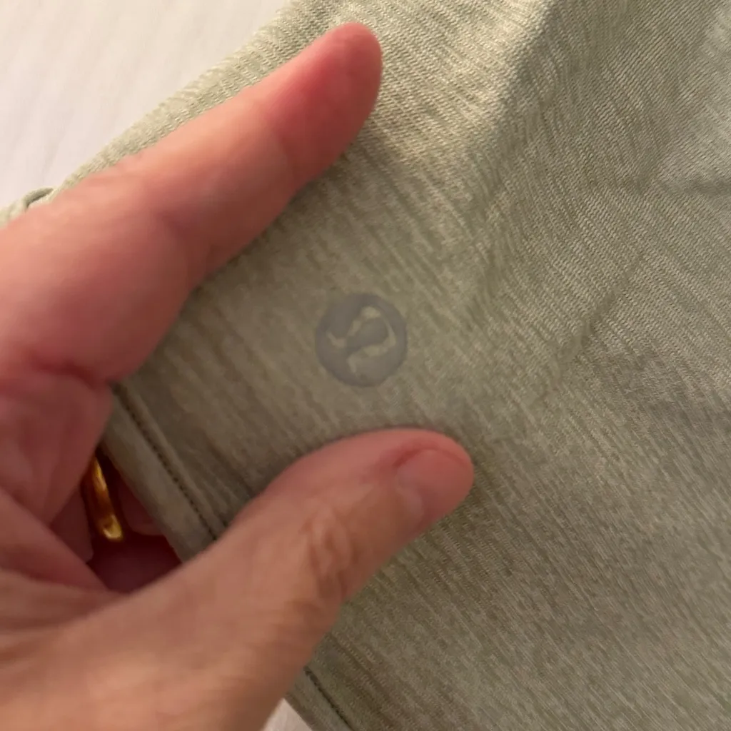 Lululemon Swiftly Mid-Rise Short 3” in fog green and light ivory size 8 - Image 6