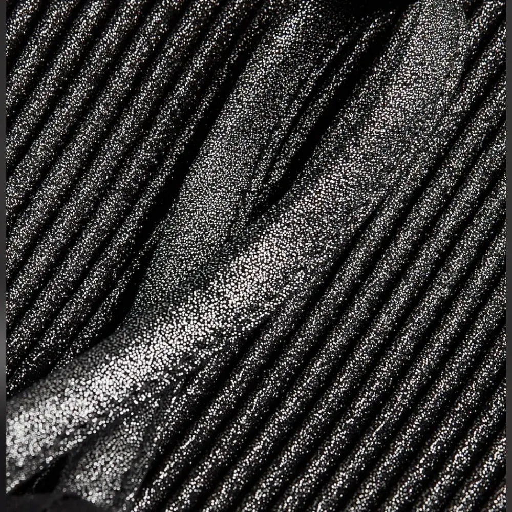 Metallic Pleated Bow Back Cropped Cami Gunmetal Size M NWT - Image 4