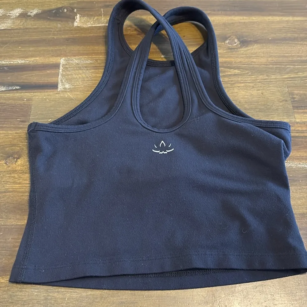 Beyond Yoga Back High Neck Criss cross Crop Top Built in Bra XS Black Active Top - Image 2