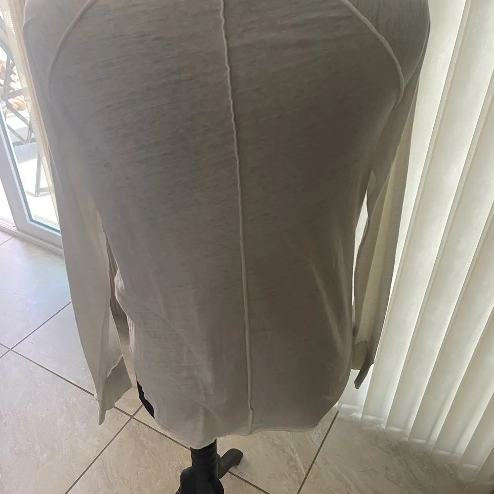 White Graphic Long Sleeve Top - Size Medium - Image 5