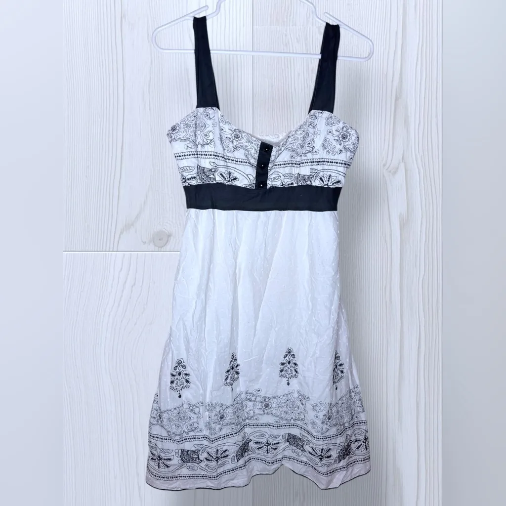 CHARLOTTE RUSSE Women’s Boho Style Embroidered Maxi Dress - Image 2