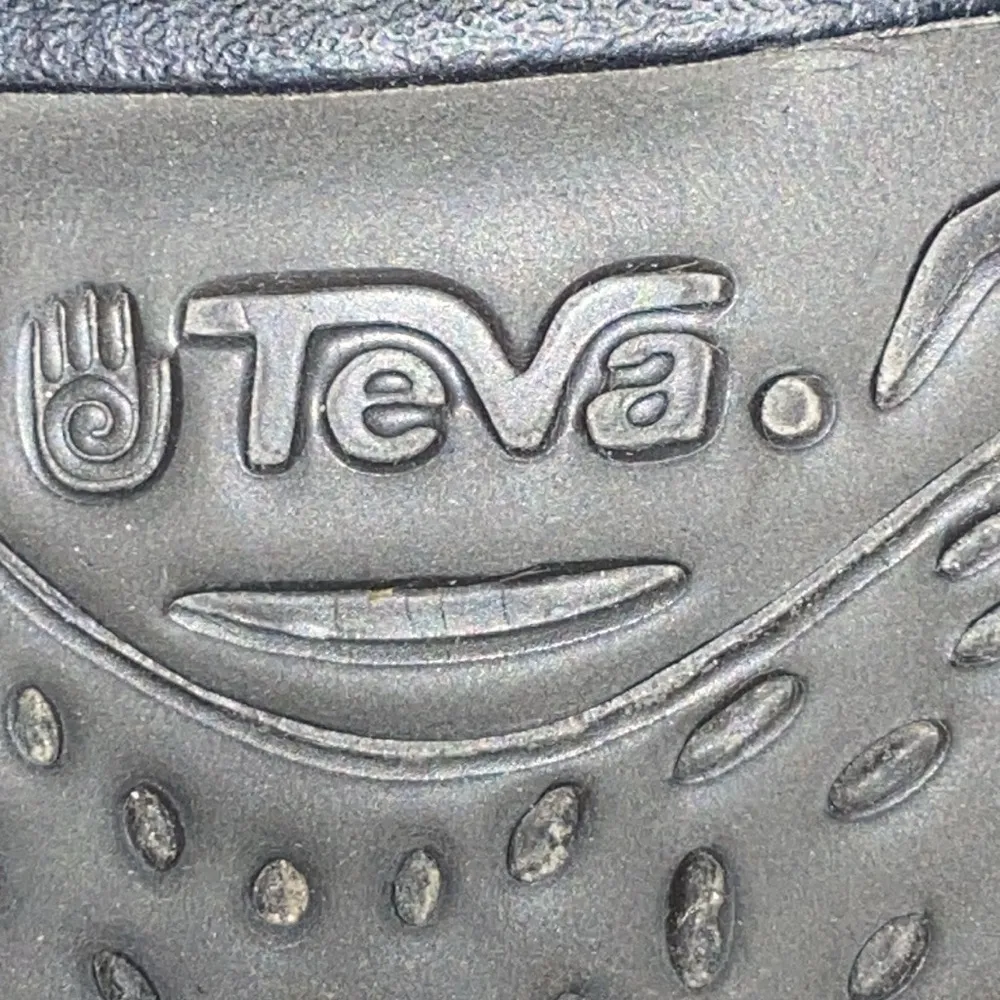 TEVA WO size 7 Black and Olive Green Sandals Hook and Loop closure clean - Image 2