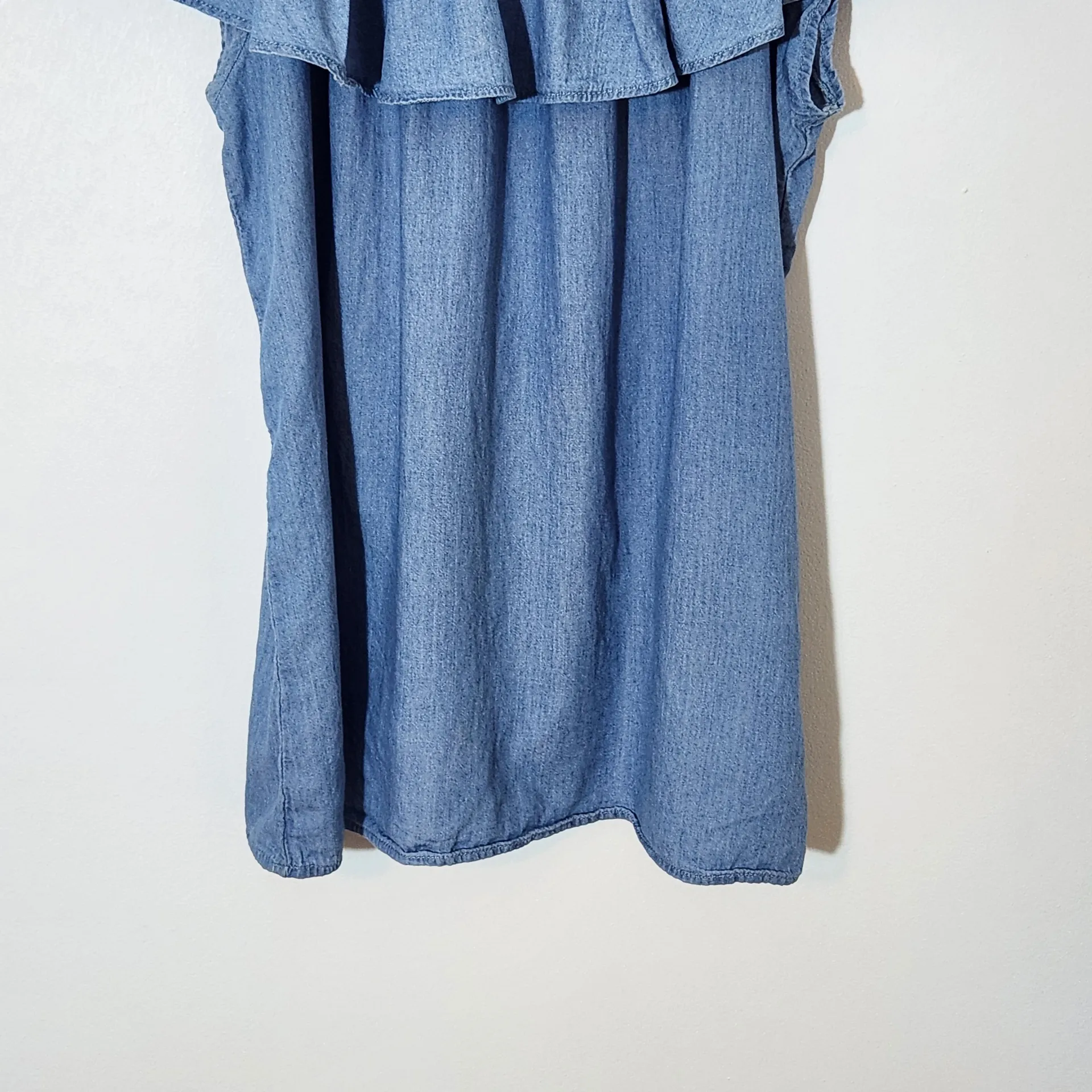 Faded Glory Blue Chambray Blouse with Ruffle Neckline Size XL 16-18 - Image 4
