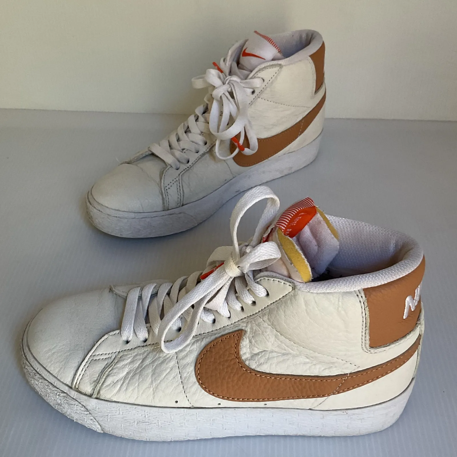 Nike SB Blazer Mid ’77 Vintage White Tan Leather Sneakers Women’s Size 4 /EUR 36 - Image 2