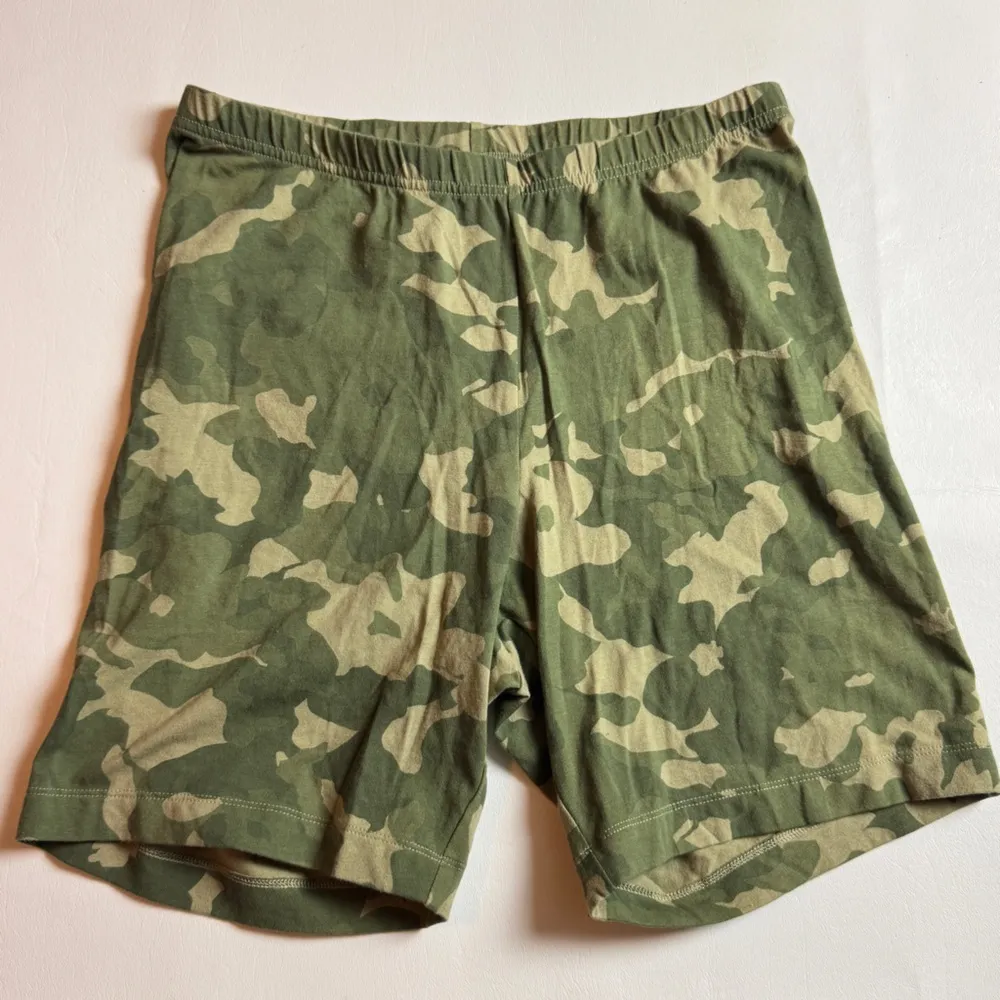 Old Navy Athletic Sporty Camo Style Elastic Wasit Workout Bike Shorts Sz L - Image 5