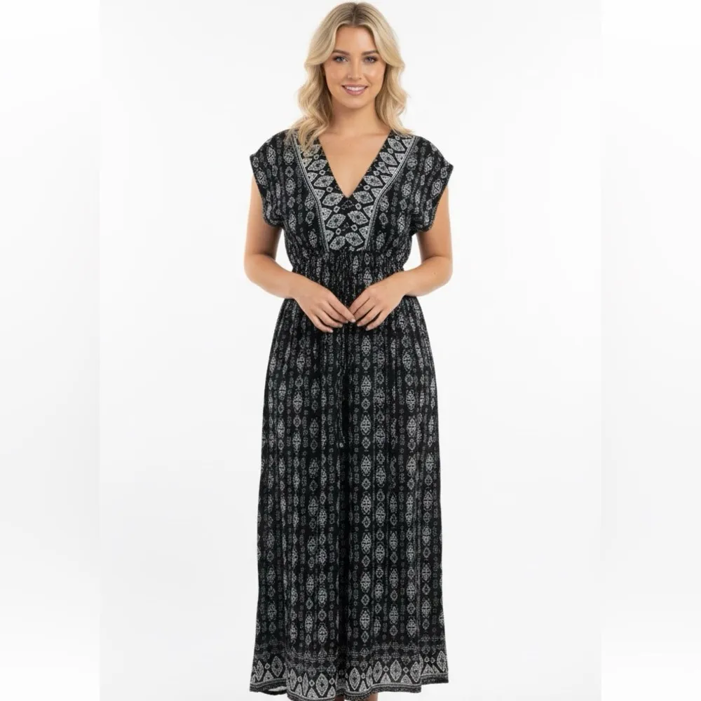 Medium maxi boho black & white Aztec print dress - Image 2