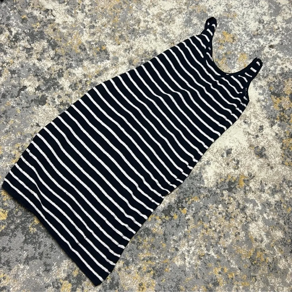 Express White and Navy Bodycon Midi Dress - Image 5