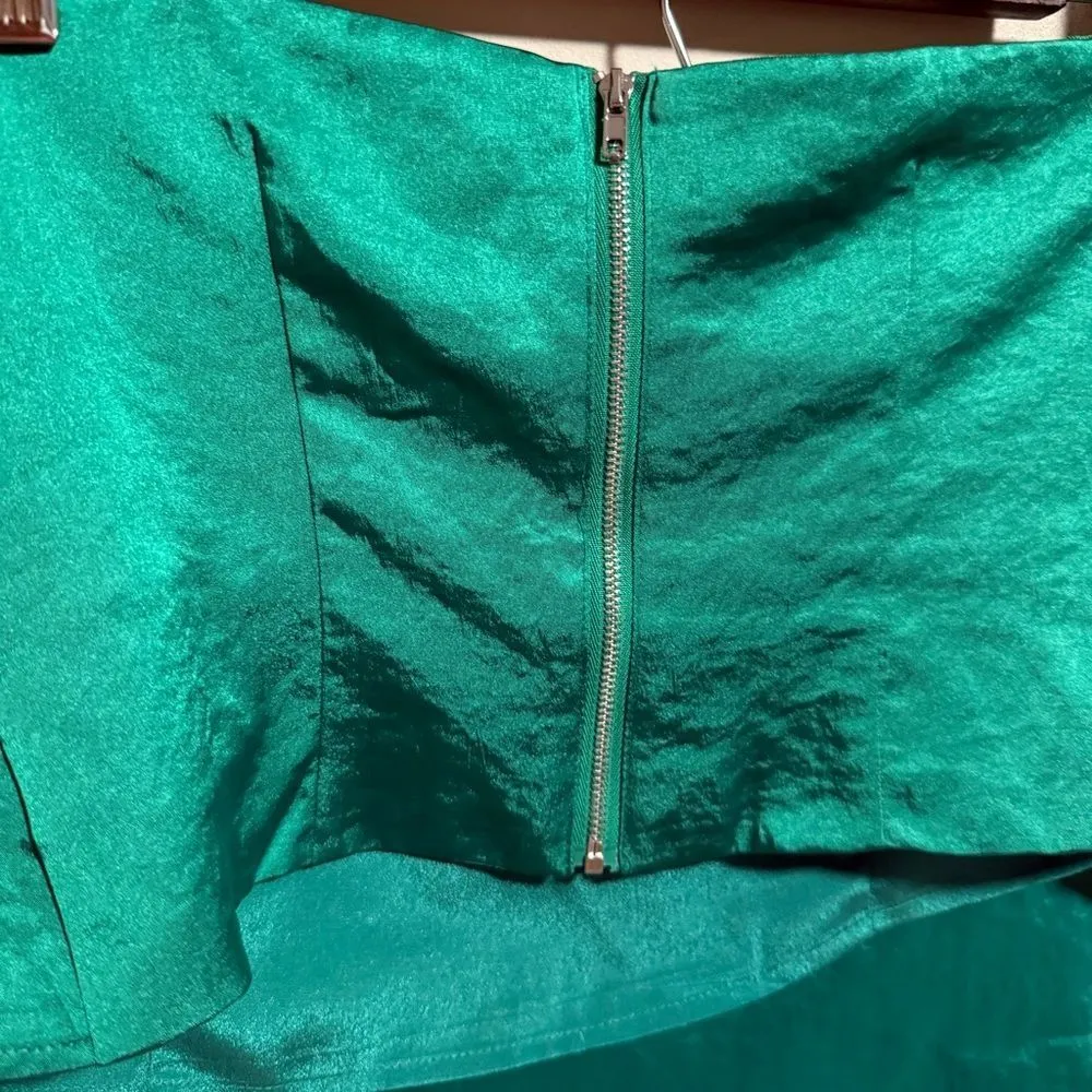 Superdown cora asymmetrical top in Kelly Green- Size Medium - Image 6