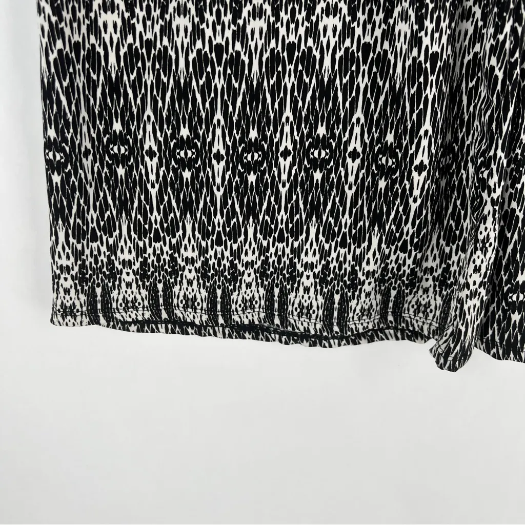 C'est La Vie Black & White Patterned Stretch Jersey Knit Pull - Image 5